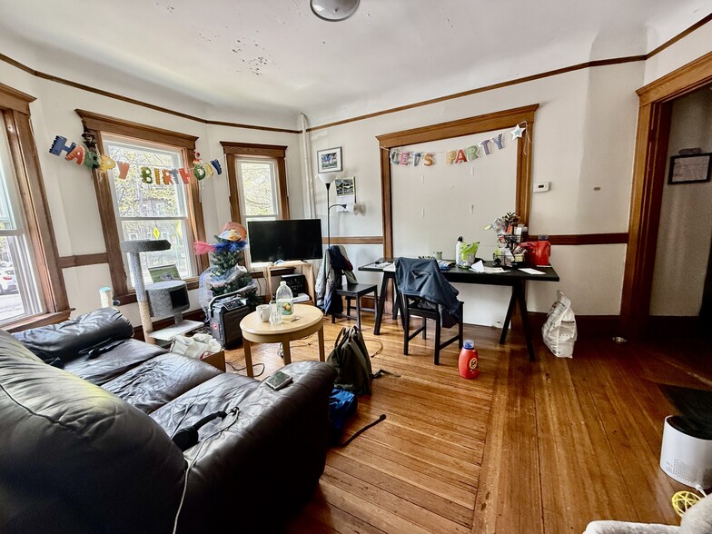 Building Photo - 151 Elm St