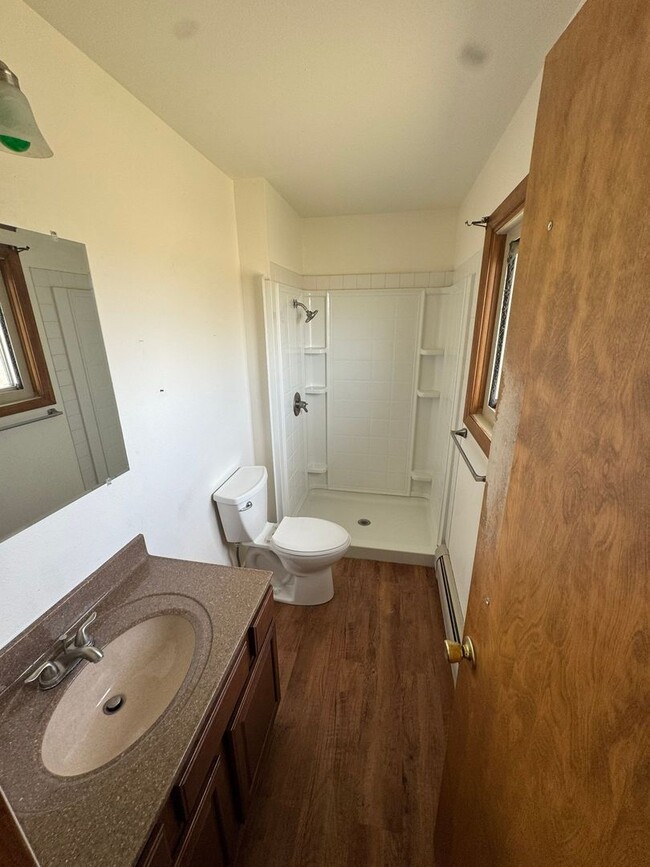 Building Photo - 4 Bedroom - 3 Bathroom just outside of town!