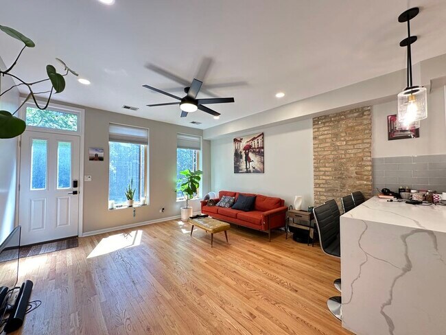 Building Photo - 1424 N Bosworth Ave