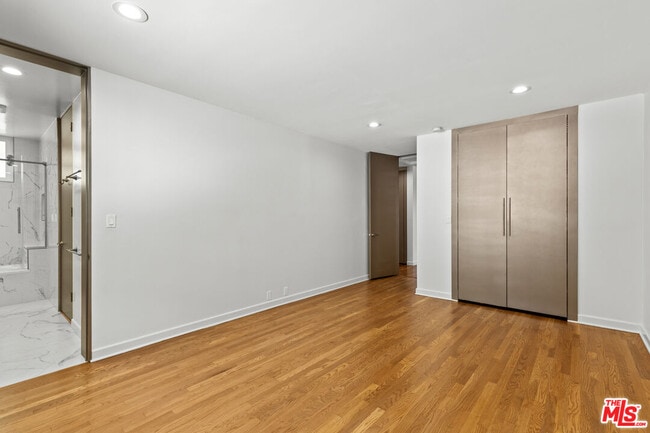 Building Photo - 10421 Beckford Ave
