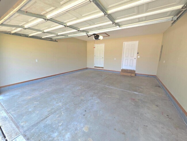 Building Photo - 112 E Osage St