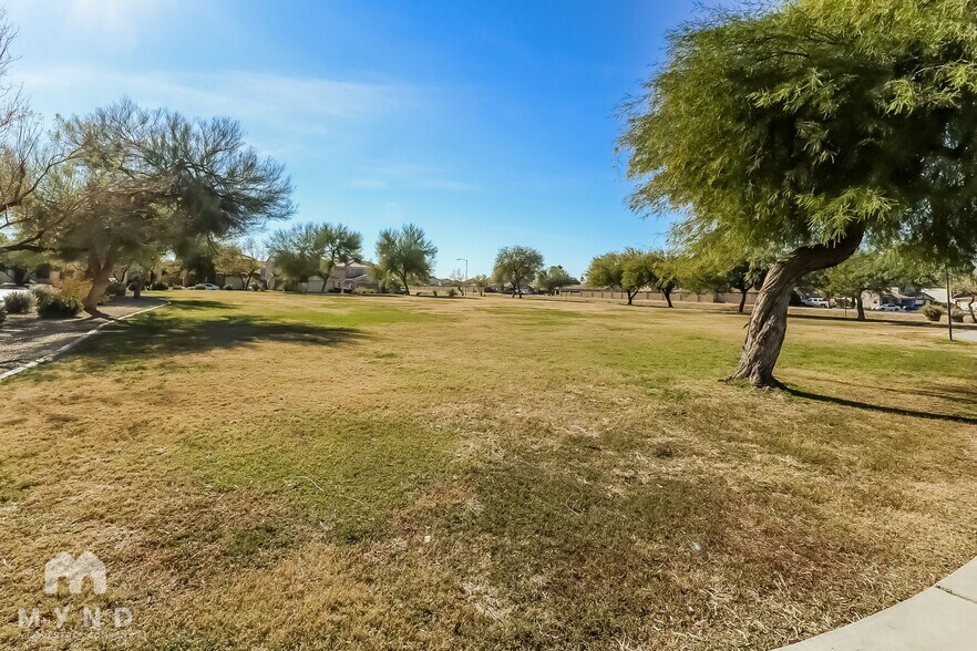 Building Photo - 12333 W Rosewood Dr