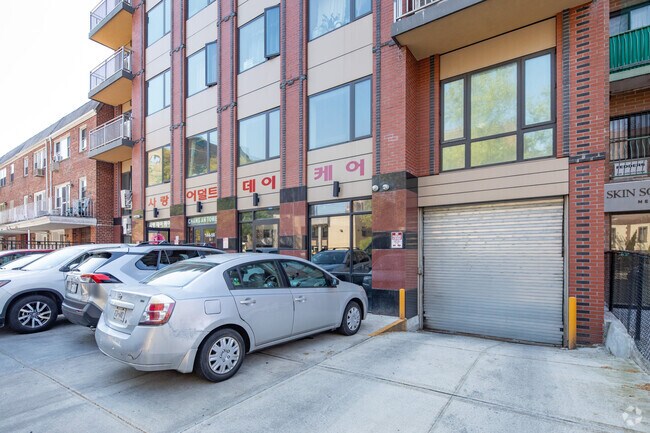 Entrance - Buckingham Apartments
