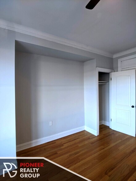 Building Photo - 4616 N Paulina St