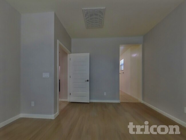 Building Photo - 605 W Cholena Trail