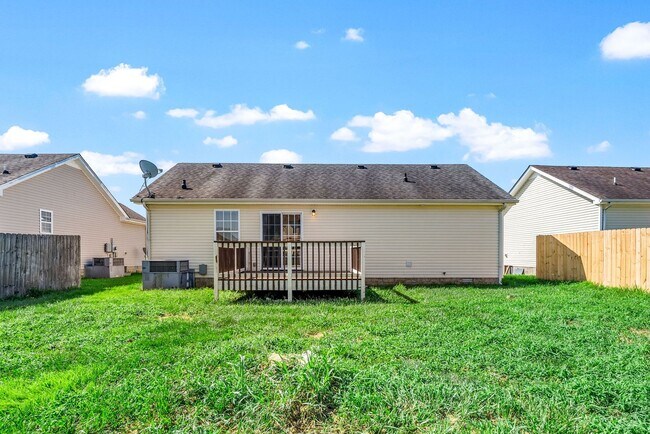 Building Photo - 3 Bedroom Pet Friendly Home For Rent Close...