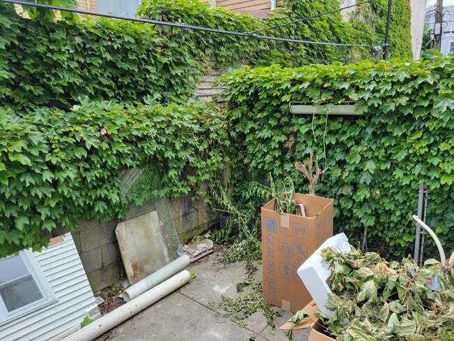 Building Photo - 2325 Belgrade St