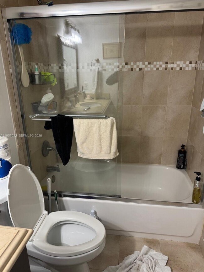 Building Photo - 2821 N Miami Beach Blvd