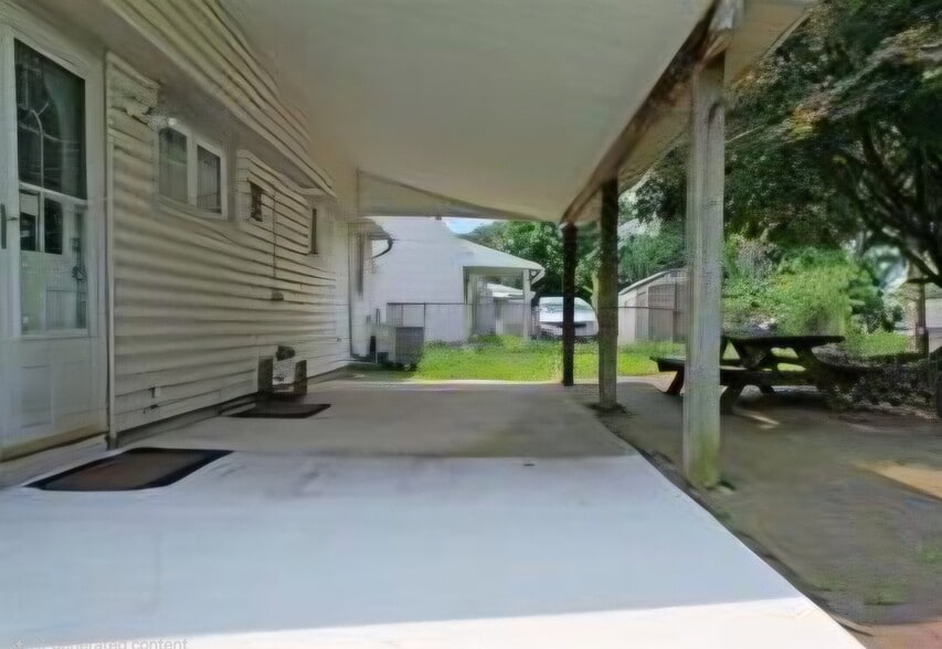 Building Photo - 610 El Hatco Dr