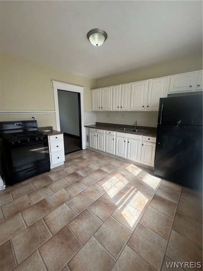 Building Photo - 41 Page St