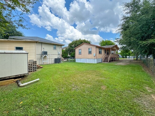 Building Photo - 4717 Heron St