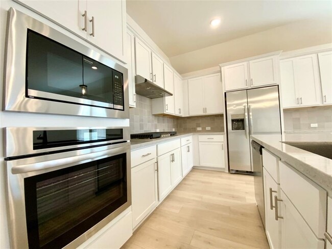 Building Photo - 247 Du Bois Ln