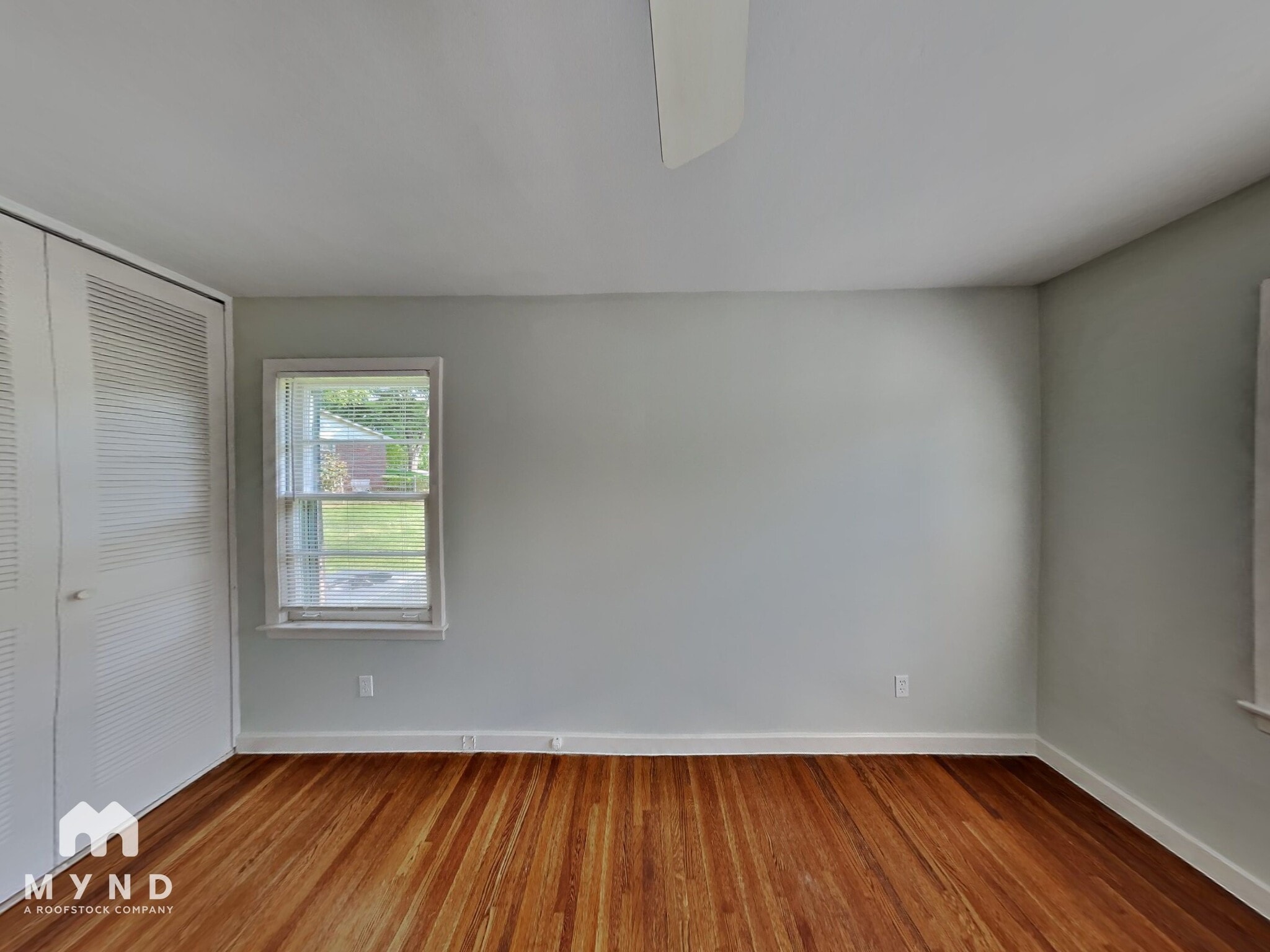 Building Photo - 877 Twin Lake Dr NE