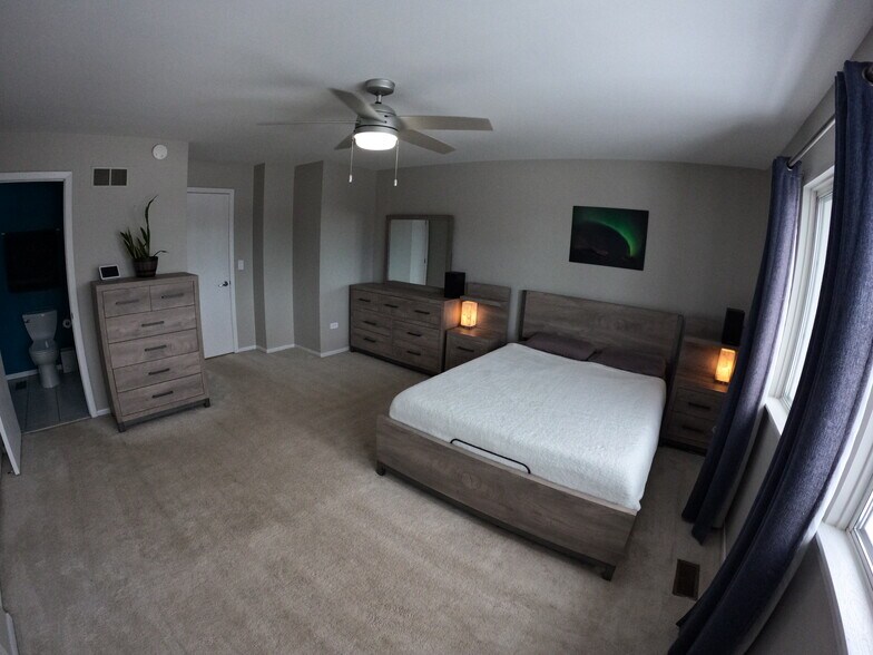 Building Photo - 525 Lasalle Ln