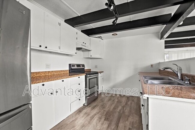 Building Photo - 914 N 70th St