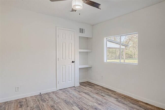 Building Photo - 4104 Scenic Dr