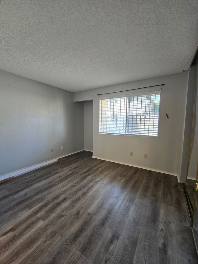 Building Photo - A Fabulous 2 Bed, 2 Bath, 1 Car Attached G...