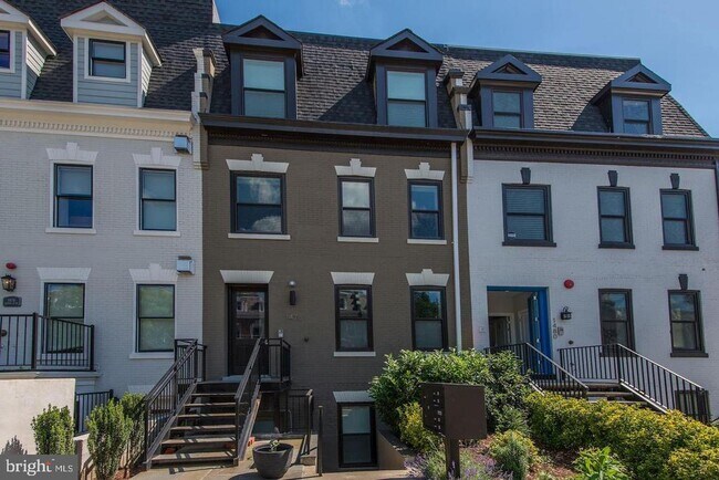 Building Photo - 1478 Harvard St NW