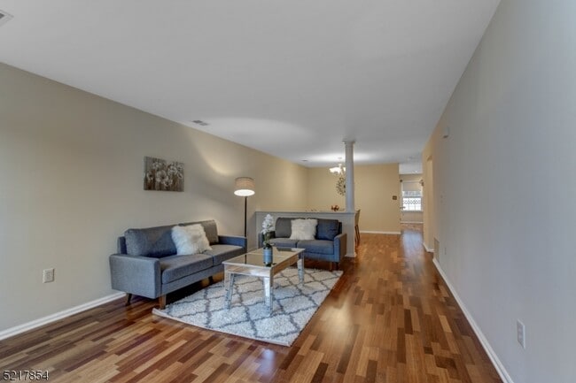 Primary Photo - 118 Constitution Way