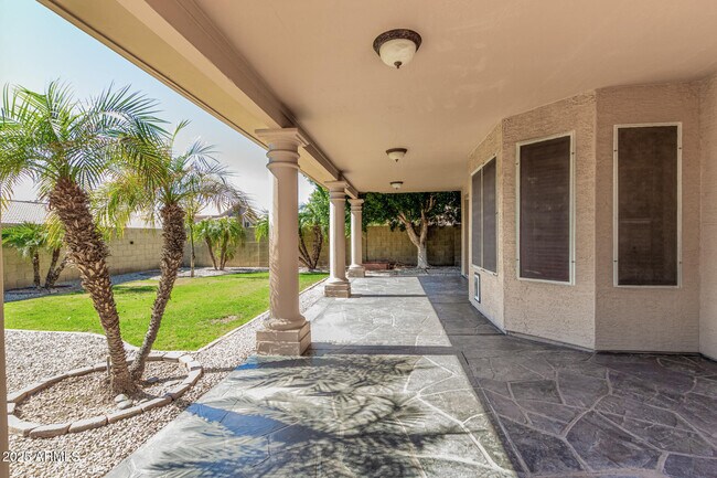 Building Photo - 3013 E Bighorn Ave