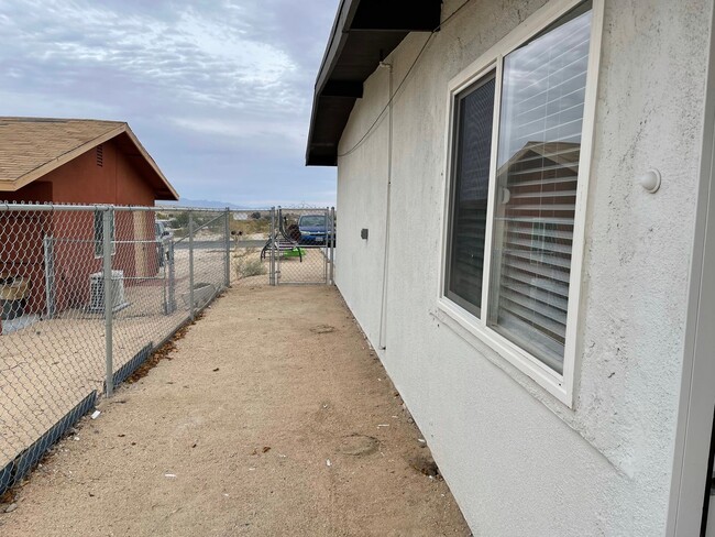 Building Photo - Ocotillo Apartments 6062-6064