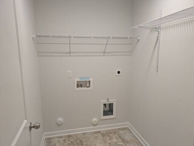 Building Photo - 2040 Perrin Ct