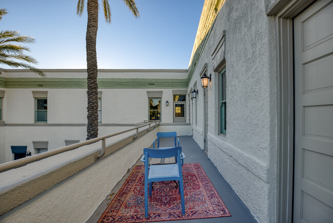 Building Photo - 343 S Scott Ave