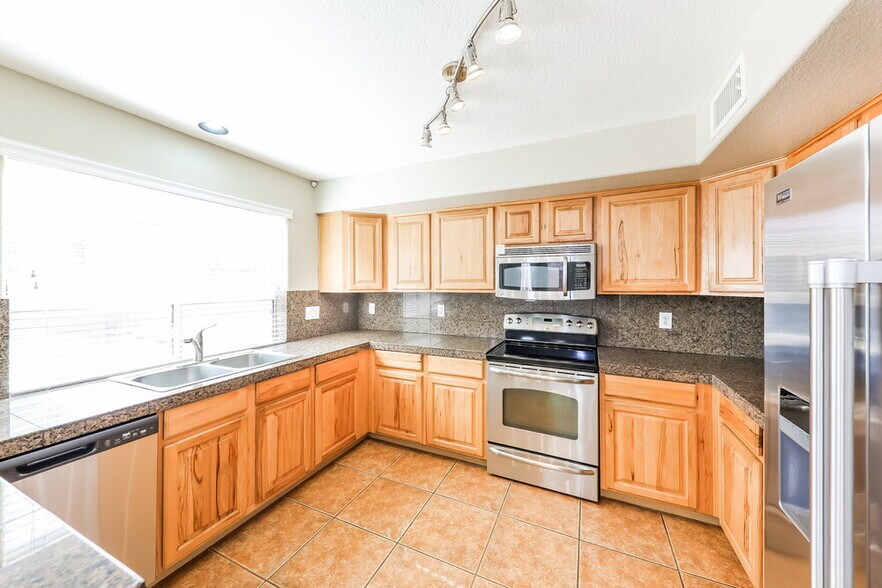 Building Photo - 2319 W Running Deer Trl