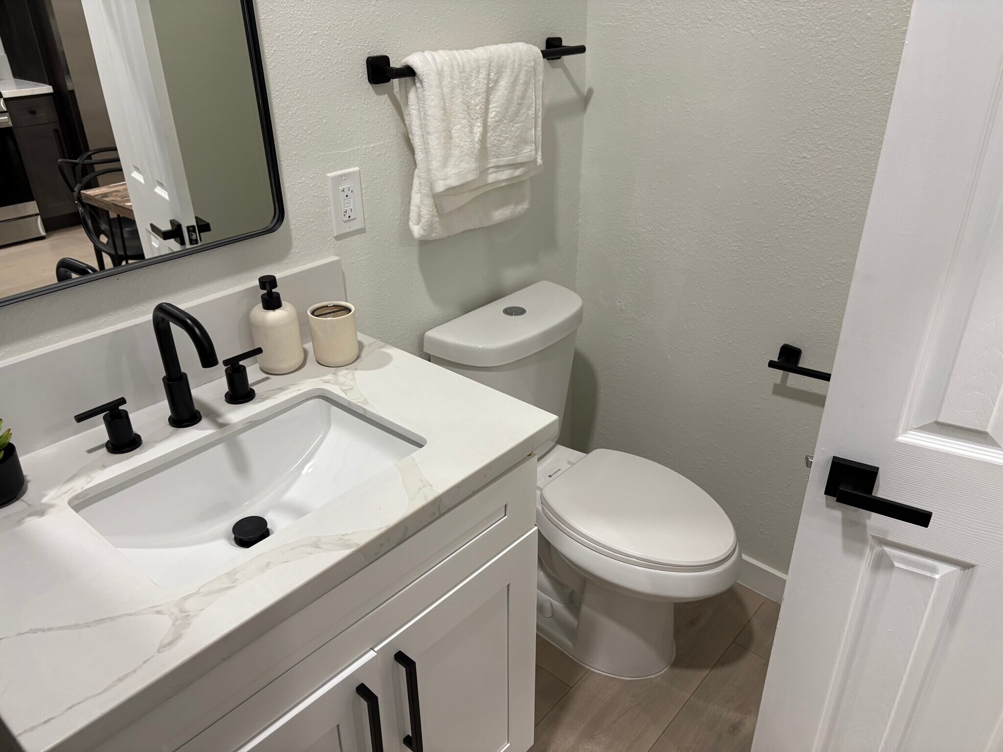 Building Photo - 6288 Broadmoor Dr