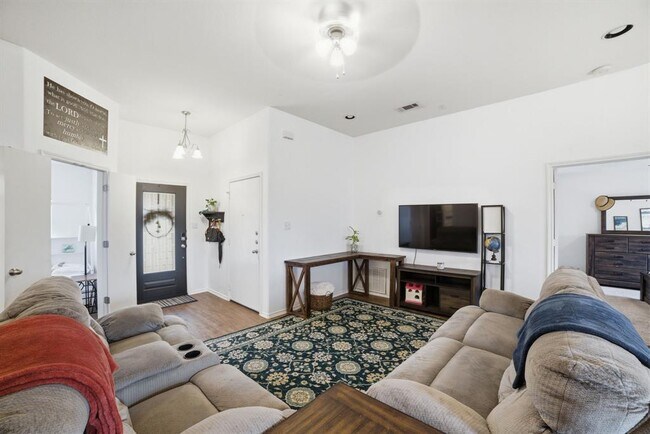 Building Photo - 411 Copper Ln