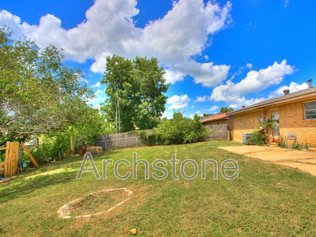 Building Photo - 4501 Meadowvale Dr