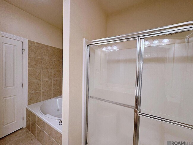 Building Photo - 809 Summer Breeze Dr