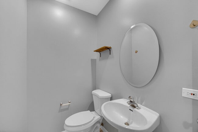 Building Photo - 364 Town Pl Cir
