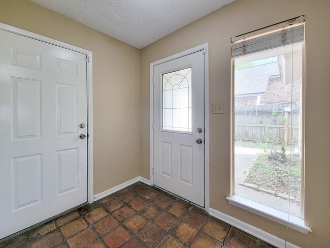 Building Photo - 2710 Quail Creek Dr