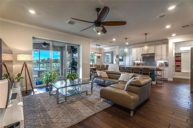 Building Photo - 4658 Greenway Dr