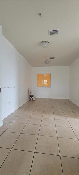 Building Photo - 33 E 20th St