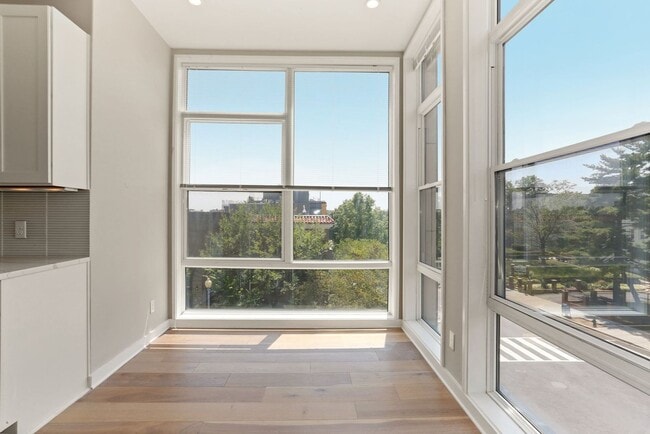 Building Photo - Available Now! Recent build! Professionally Managed// 2 bedroom 2 bathroom Luxury Condo// Petworth!