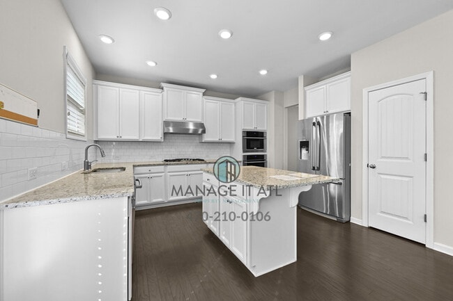 Building Photo - A beautifully maintained 3-bedroom, 3.5-ba...