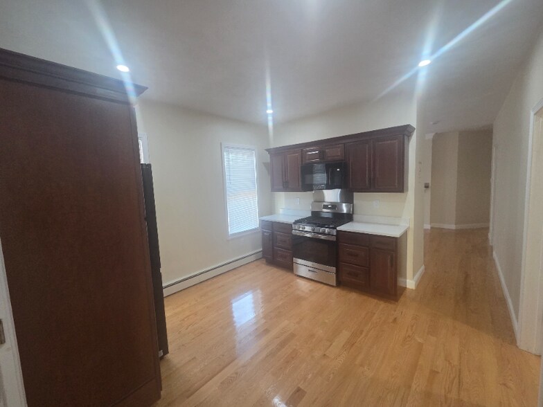 Primary Photo - 25 Brookside Ave