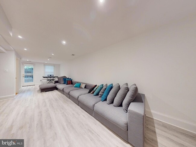 Building Photo - 1808 Riggs Pl NW