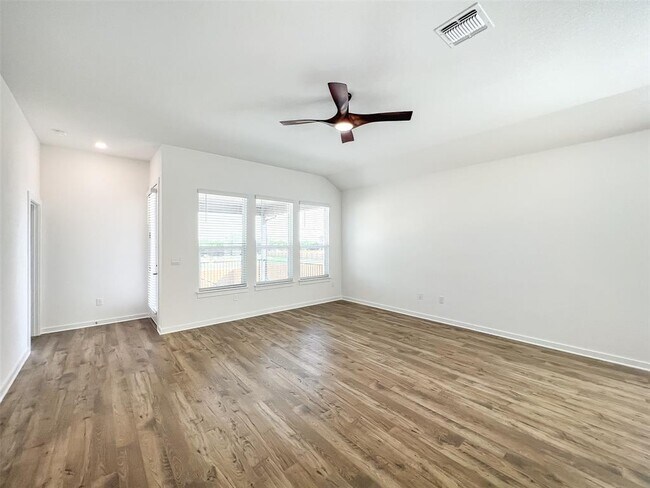 Building Photo - 1829 Walnut Grv Bnd
