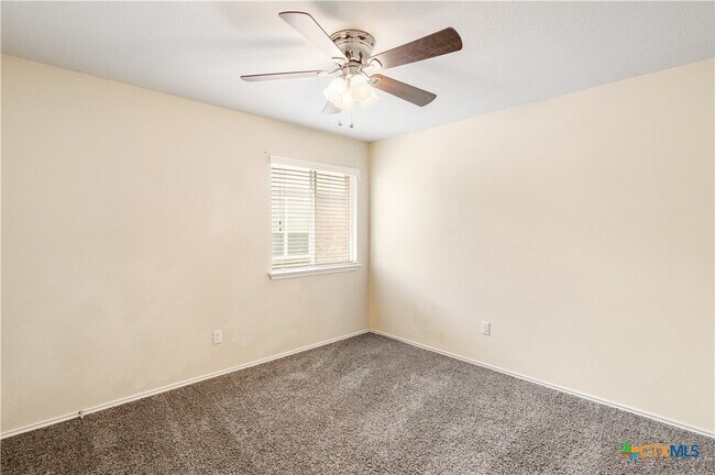 Building Photo - 9405 Cricket Dr