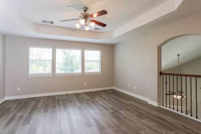 Building Photo - 8402 Oak Knot Dr