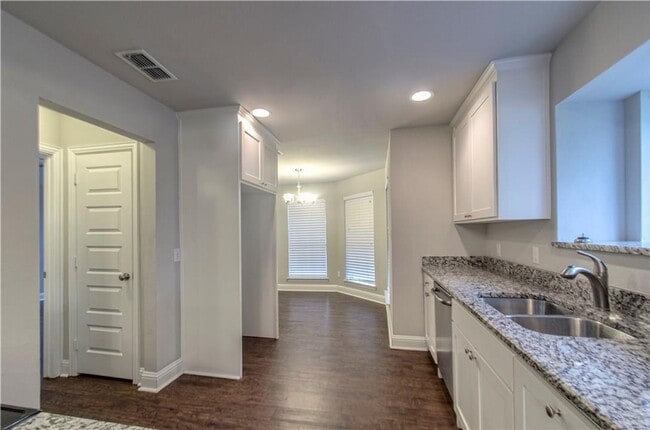 Building Photo - 3509 Scott Dr