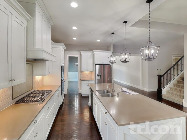 Building Photo - 2604 NE 175th St