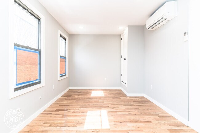 Building Photo - 2289 Pacific St