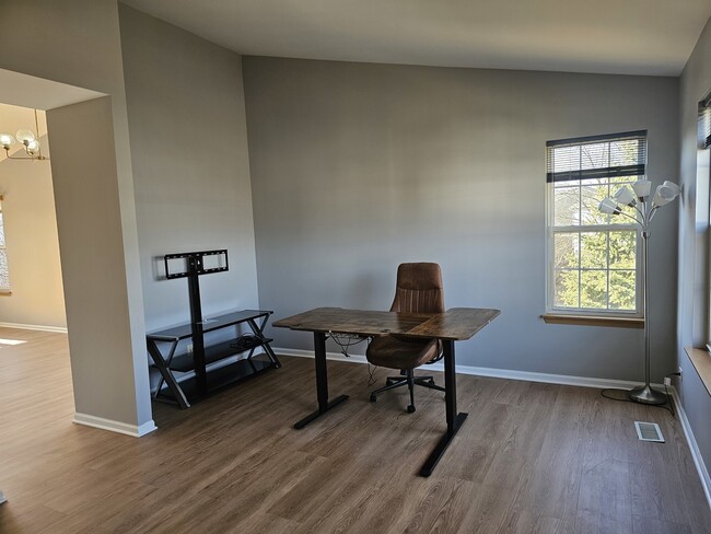 Building Photo - 852 Woodewind Dr