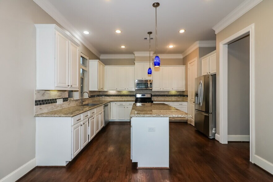 Building Photo - 8724 Kempwood Dr