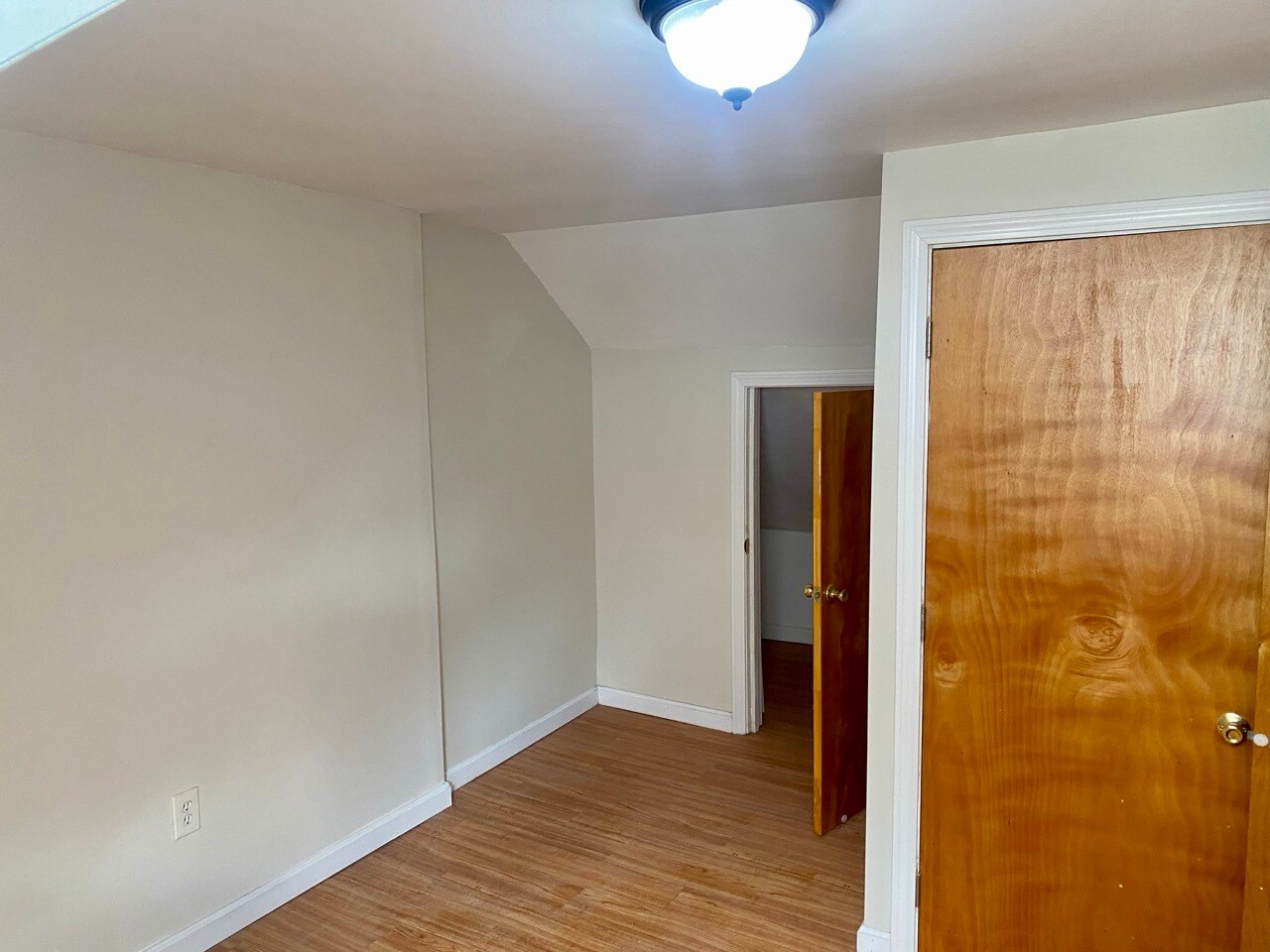 Building Photo - 123 Thorndike St