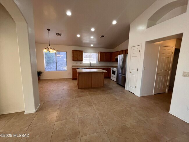 Building Photo - 13268 E Mesquite Flat Spring Dr